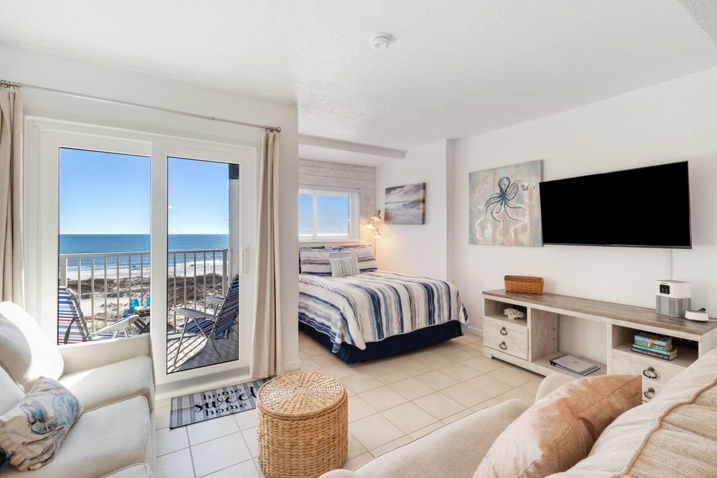 The Seaside Suite, a beachfront studio in Fort Morgan, Alabama